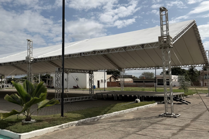 São Francisco monta estrutura para Festival do Abacaxi e Farinha