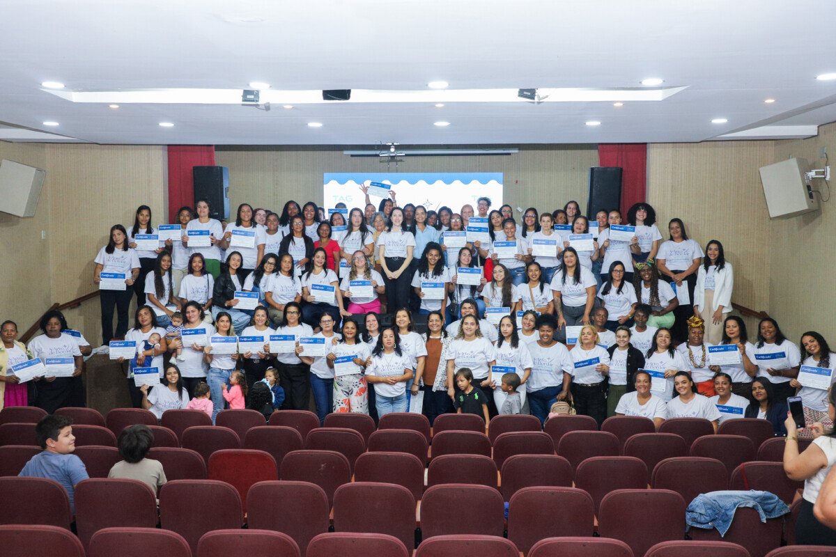 Curso de bordado forma cerca de 100 mulheres em Quissamã