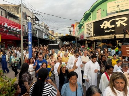 Procissão de Santo Antônio reúne fiéis no Centro de Duque de Caxias