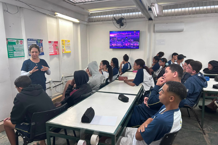 Escola de Campos cria clube para checagem de informações com estudantes