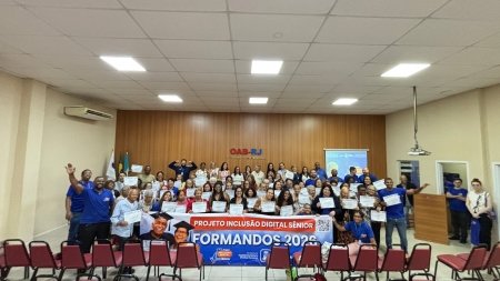 Duque de Caxias encerra fase de projeto de inclusão digital para idosos