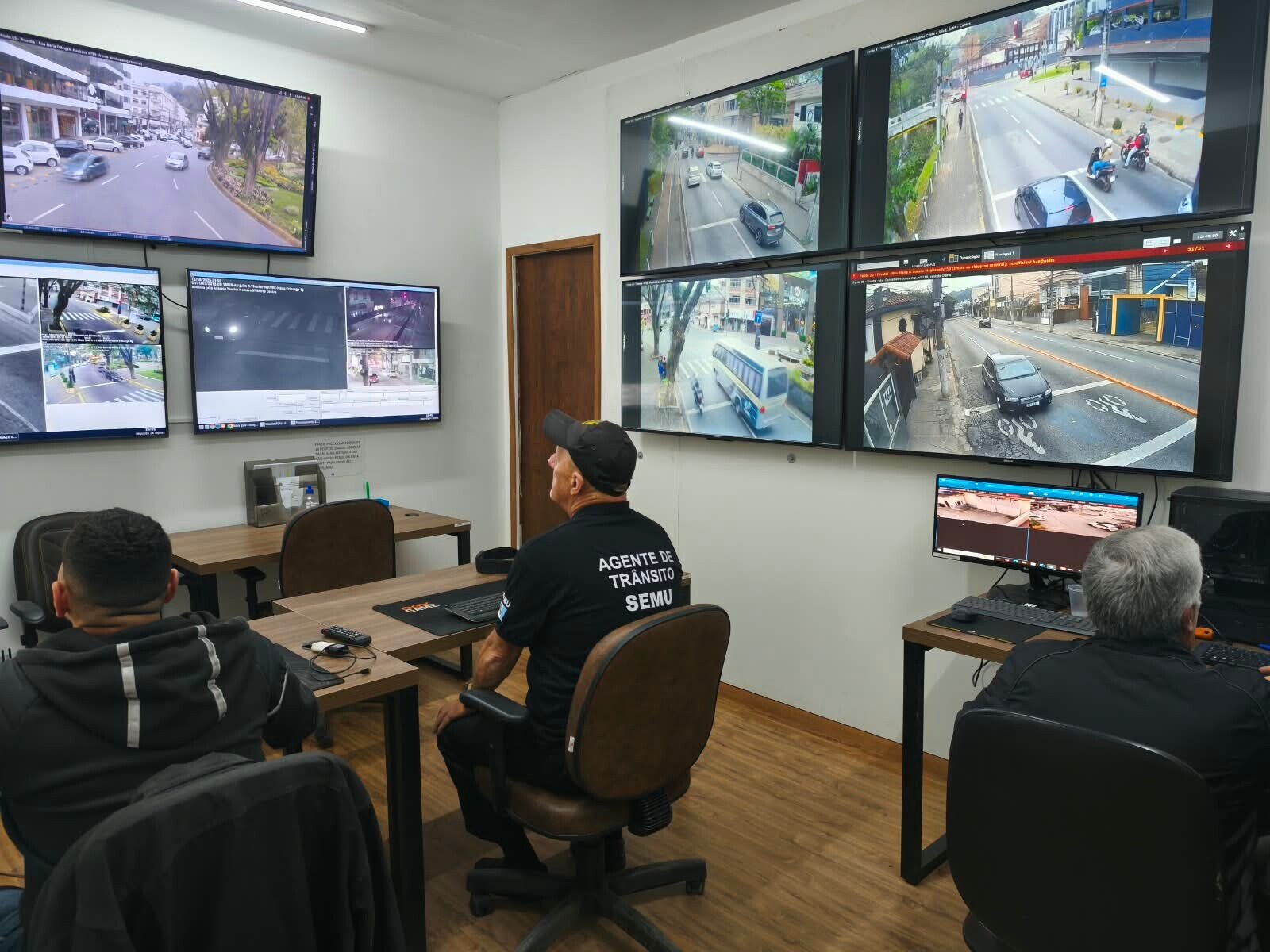 Nova Friburgo instala 54 controladoras em modernização de semáforos
