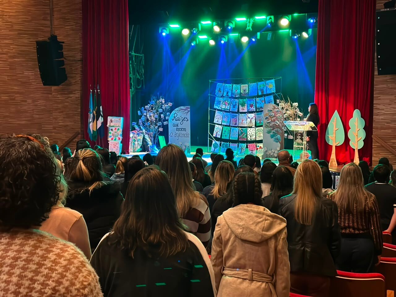 Nova Friburgo celebra Educação Infantil com apresentações no Teatro Municipal