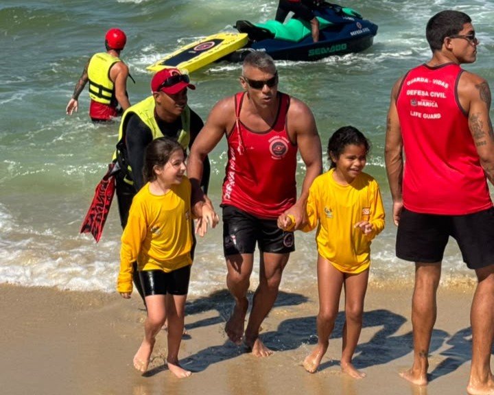 Maricá inicia projeto de esporte e segurança no mar em Ponta Negra