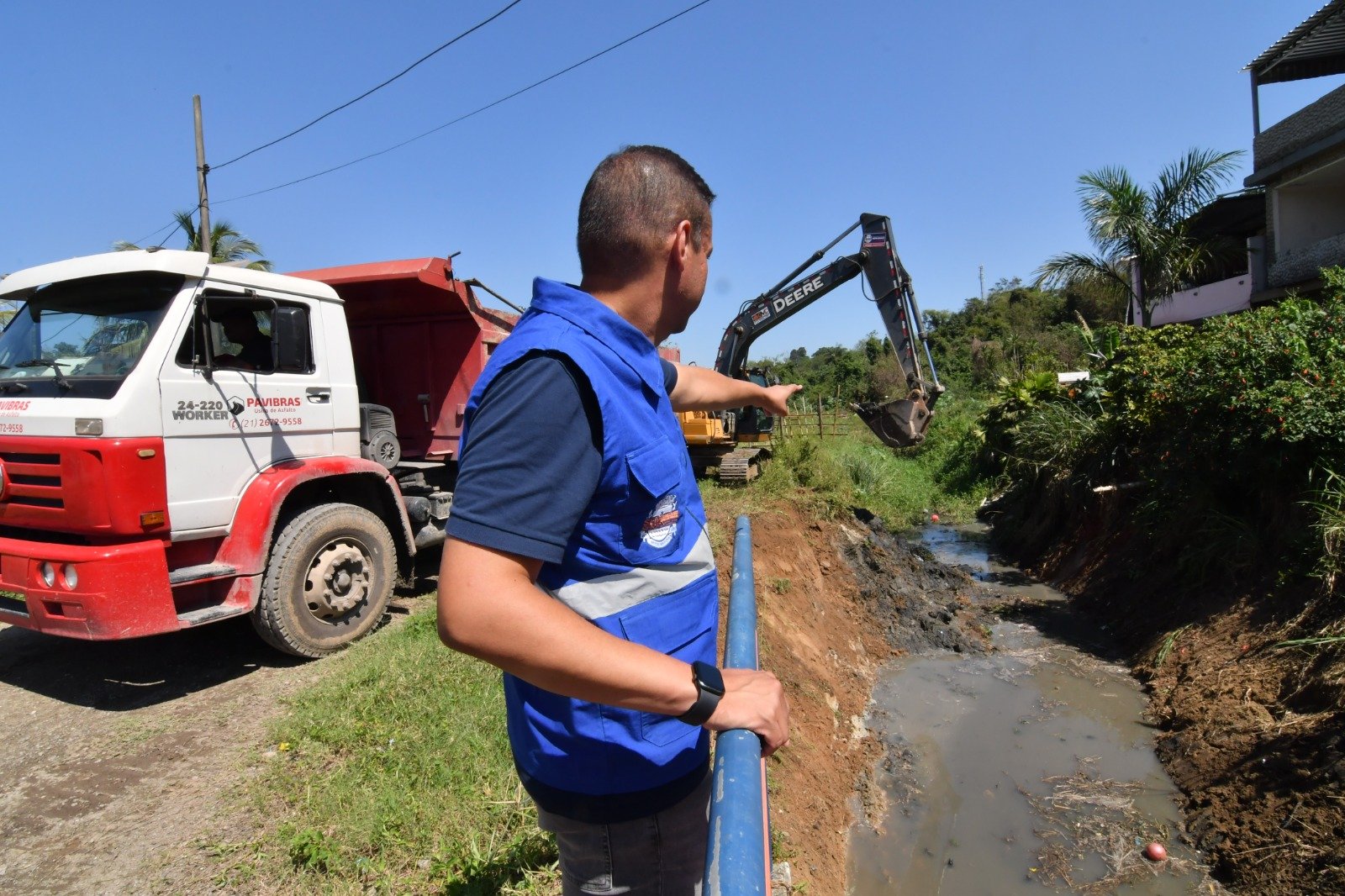 Nova Iguaçu retira mais de 9 mil toneladas de resíduos de rios e valões