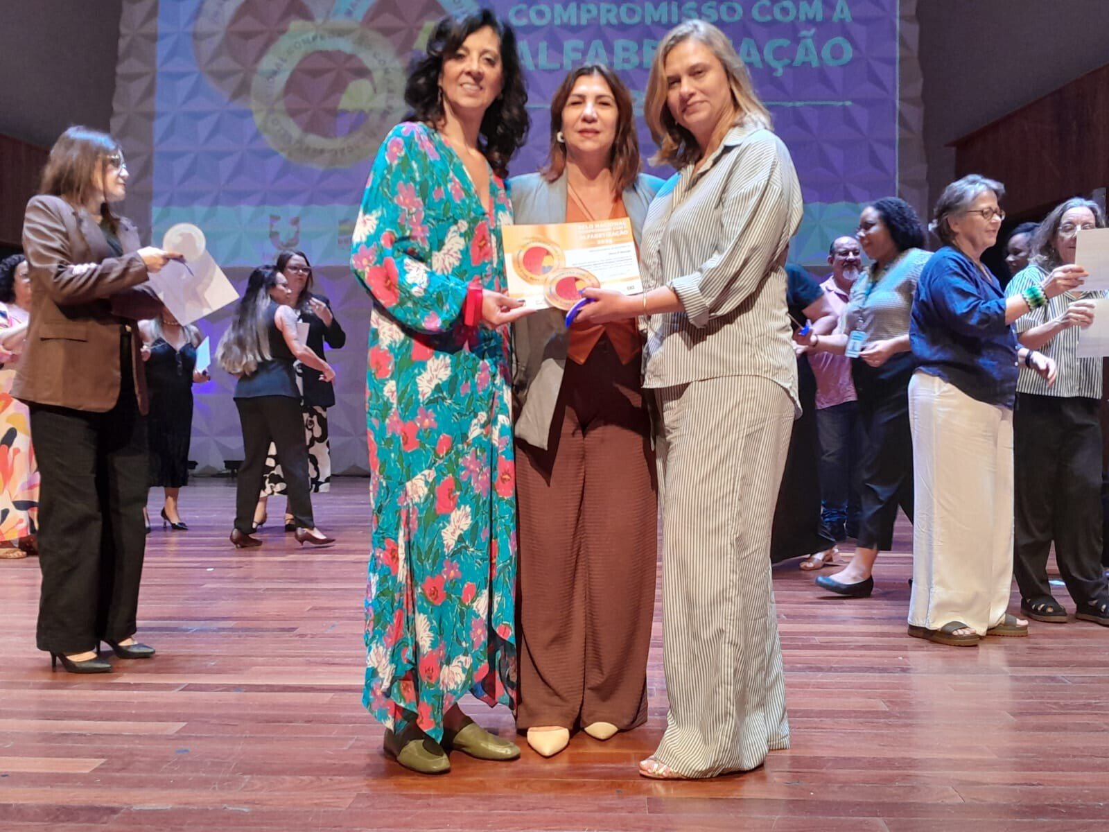Nova Friburgo recebe reconhecimento estadual por compromisso com a alfabetização