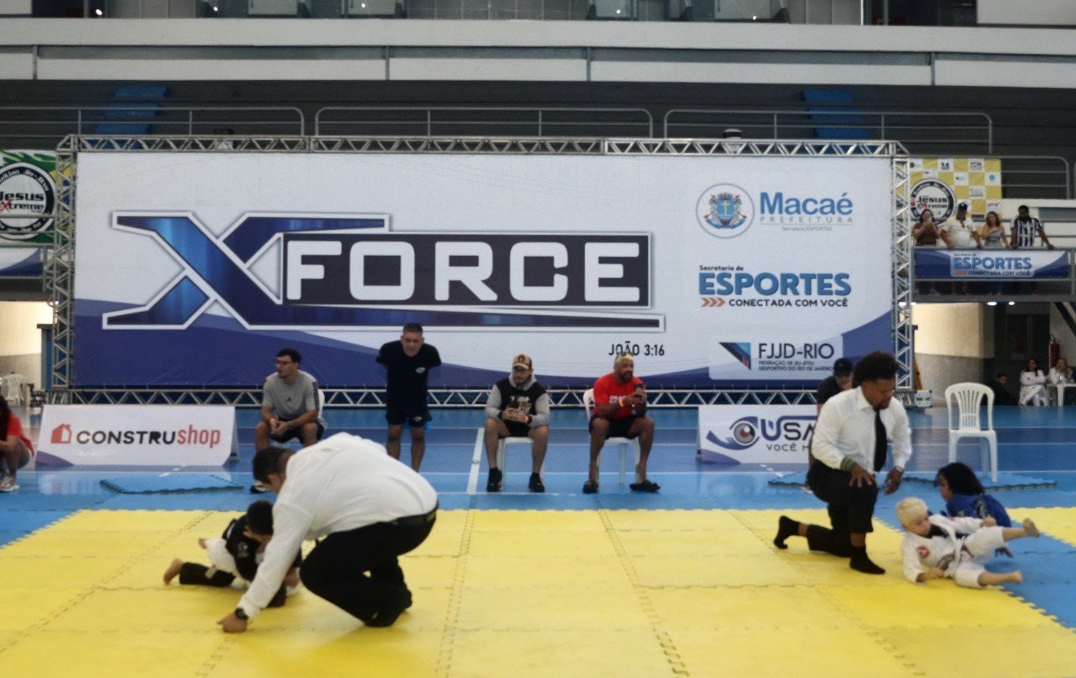 Competição de jiu-jitsu reúne atletas no Poliesportivo de Macaé