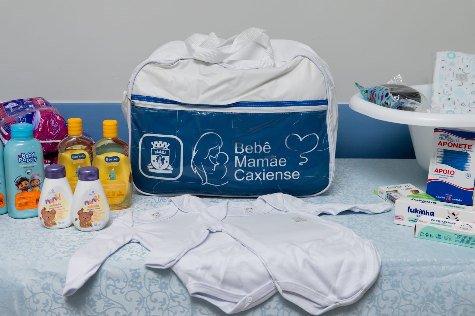 Duque de Caxias entrega kits para recém-nascidos em unidades municipais