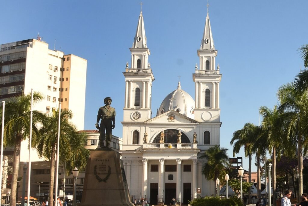 Campos abre Semana da Pátria nesta terça na Praça do Santíssimo Salvador