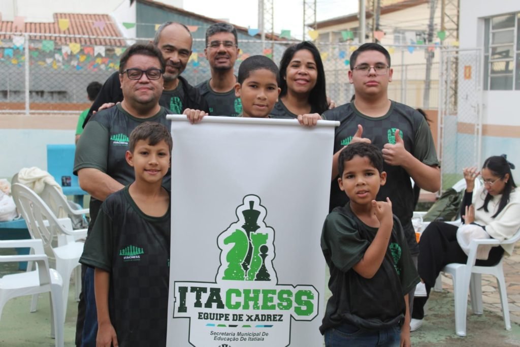 Atletas de Itatiaia conquistam quatro medalhas em torneio regional de xadrez