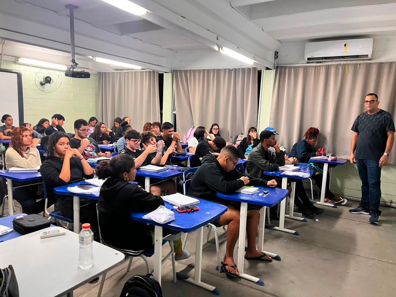 Pré-Enem Popular de Maricá realiza simulado presencial para alunos