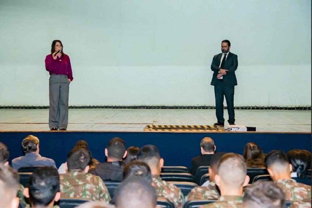 Secretaria de Mulheres de Itatiaia participa de palestra na AMAN