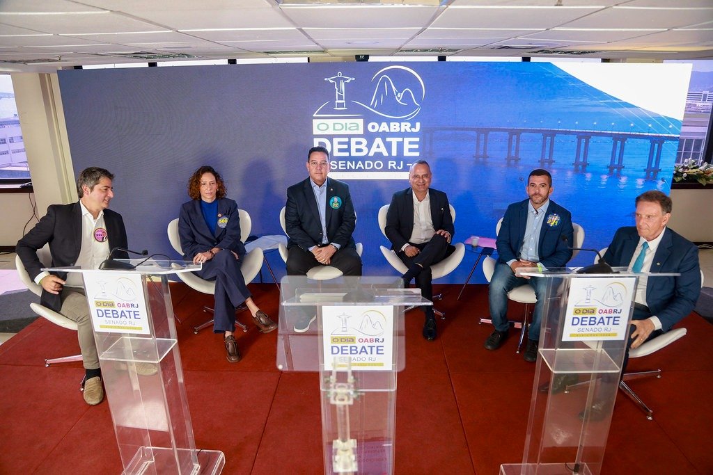 Debate ao Senado no Rio tem ausências, dobradinhas e ataques entre candidatos