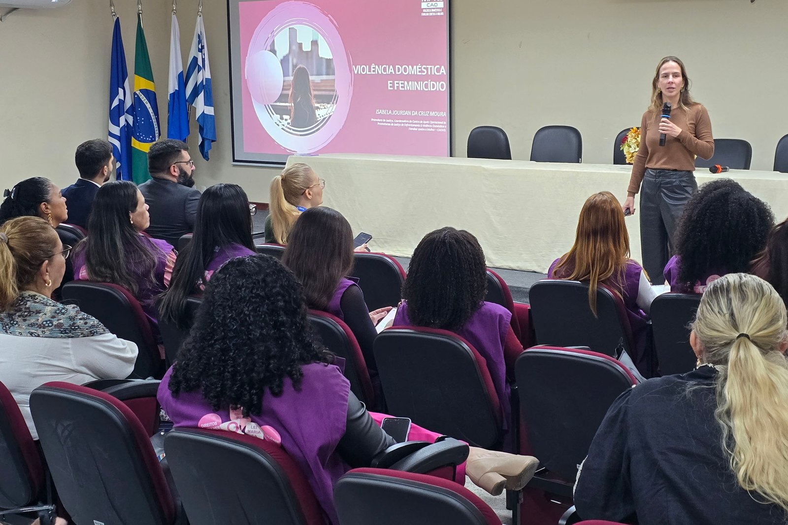 Rede de apoio às mulheres recebe capacitação sobre violência de gênero em Macaé