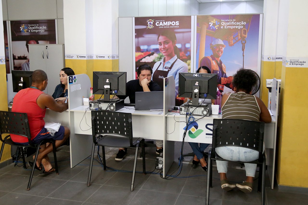 Campos dos Goytacazes oferece 244 vagas de emprego, com 18 chances para PCD