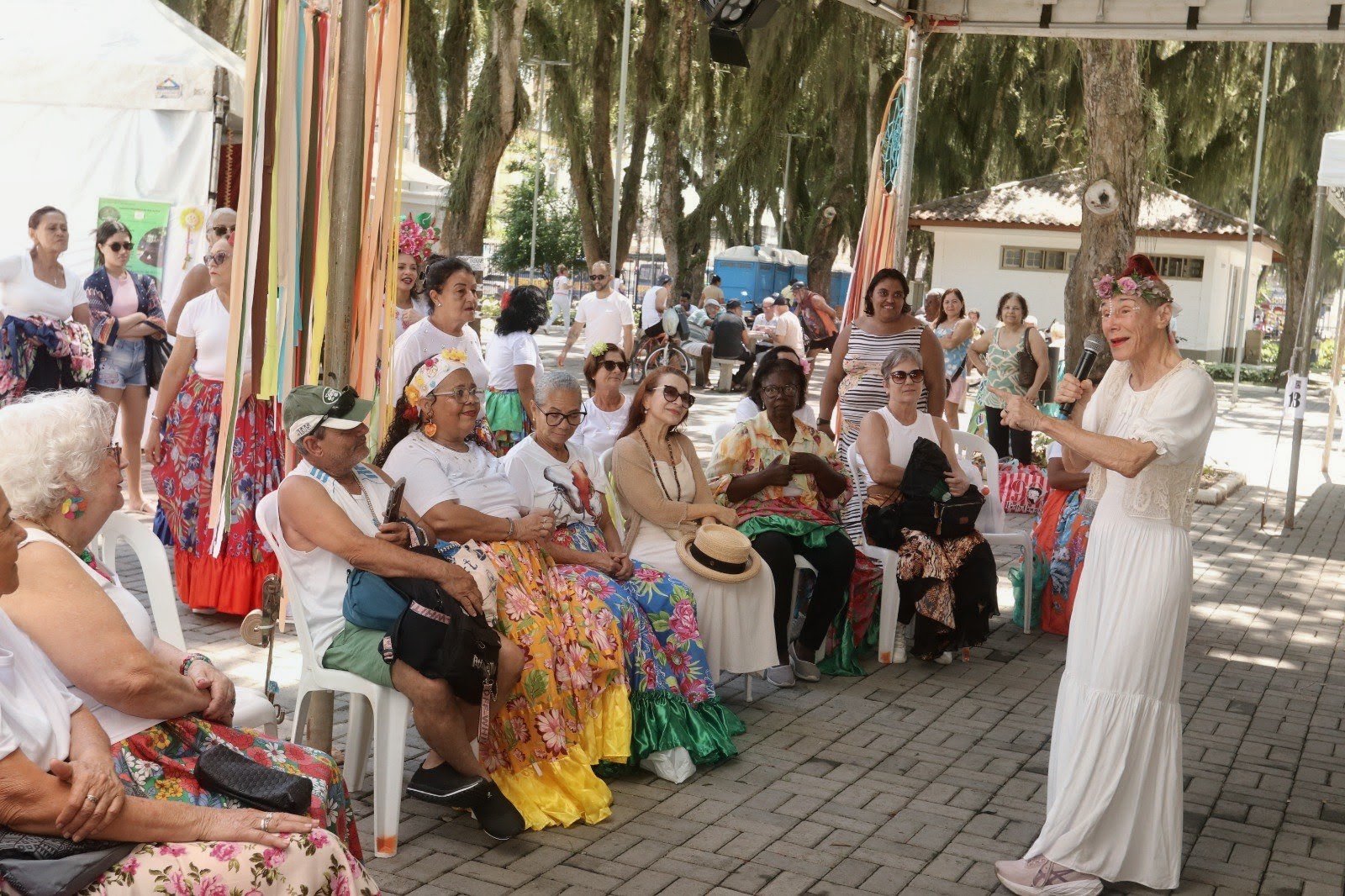Feira leva atividades culturais e de autocuidado à Praça Veríssimo de Melo, em Macaé
