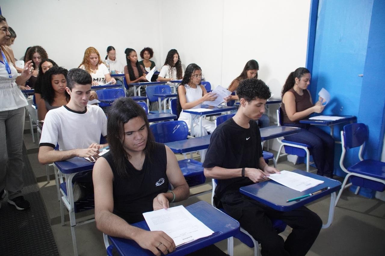 Alunos de Itaboraí fazem simulado do Enem; segunda prova está prevista para outubro
