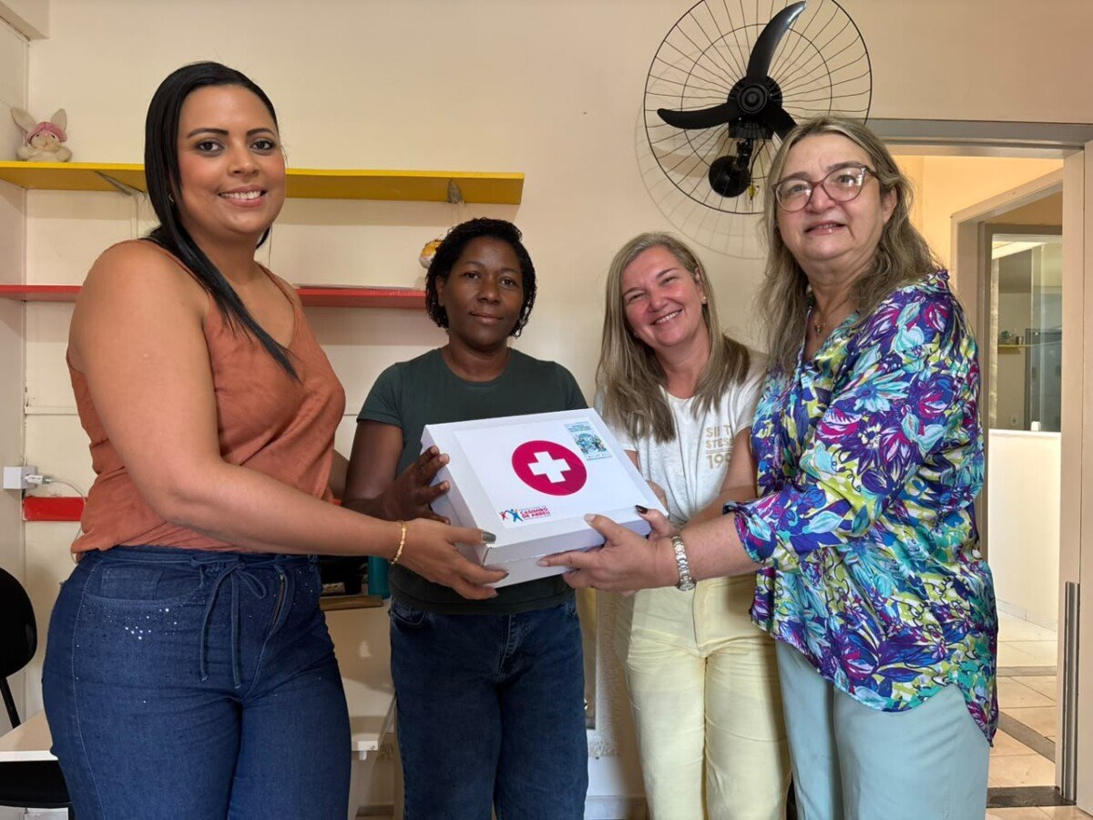 Casimiro de Abreu inicia entrega de kits de primeiros socorros na rede municipal