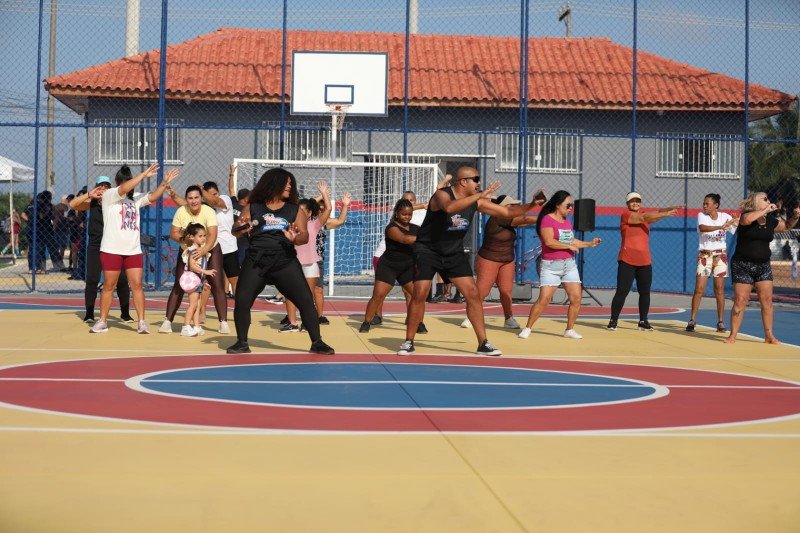 São João da Barra entrega praça com quadra e playground no Telê Santana