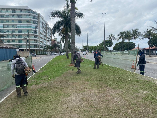 Araruama realiza limpeza e roçagem em Pontinha, Vila Capri e Areal