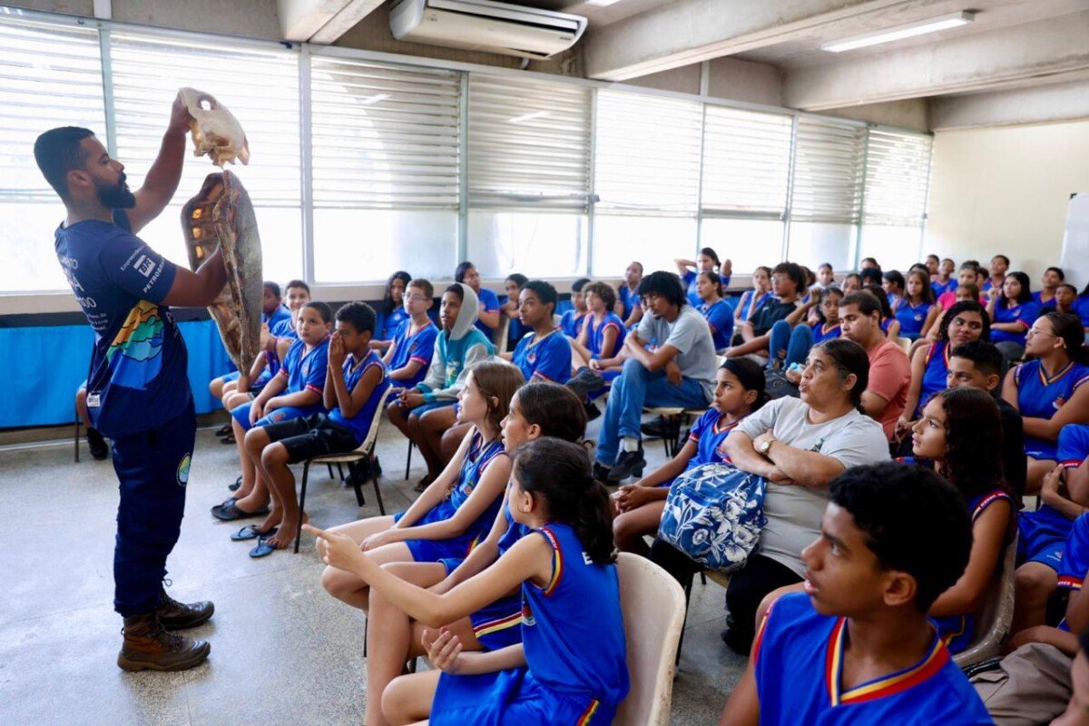 Alunos do CIEP conhecem impactos do lixo na vida marinha em Casimiro de Abreu