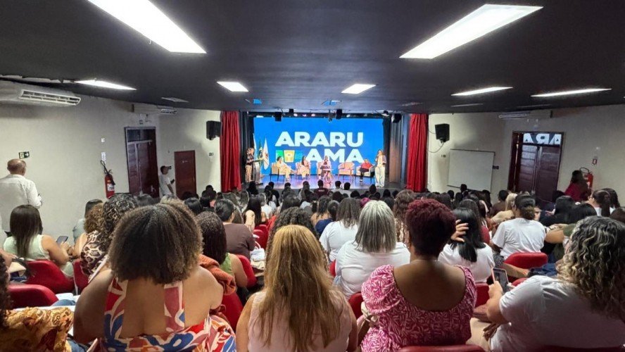 Araruama reúne profissionais da rede municipal em seminário de alfabetização