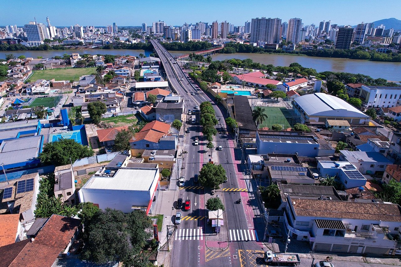 Campos reserva pista da Ponte Leonel Brizola para ciclistas e pedestres nos horários de pico