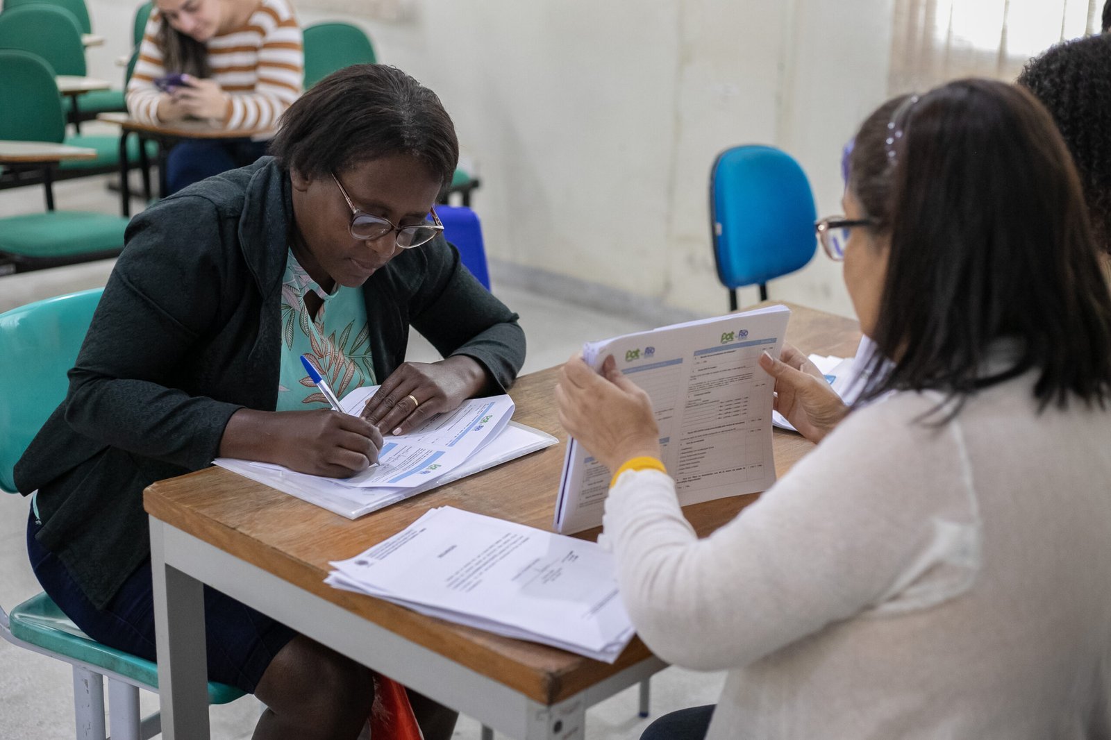 Rio Bonito publica contratação de 42 profissionais para a rede municipal de ensino