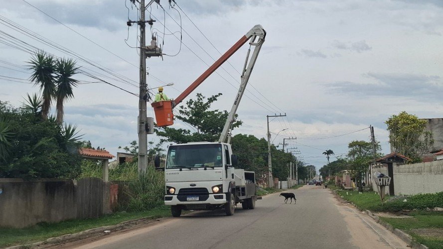 Rua Jussara, em Araruama, terá 78 luminárias de LED; 40 já foram instaladas