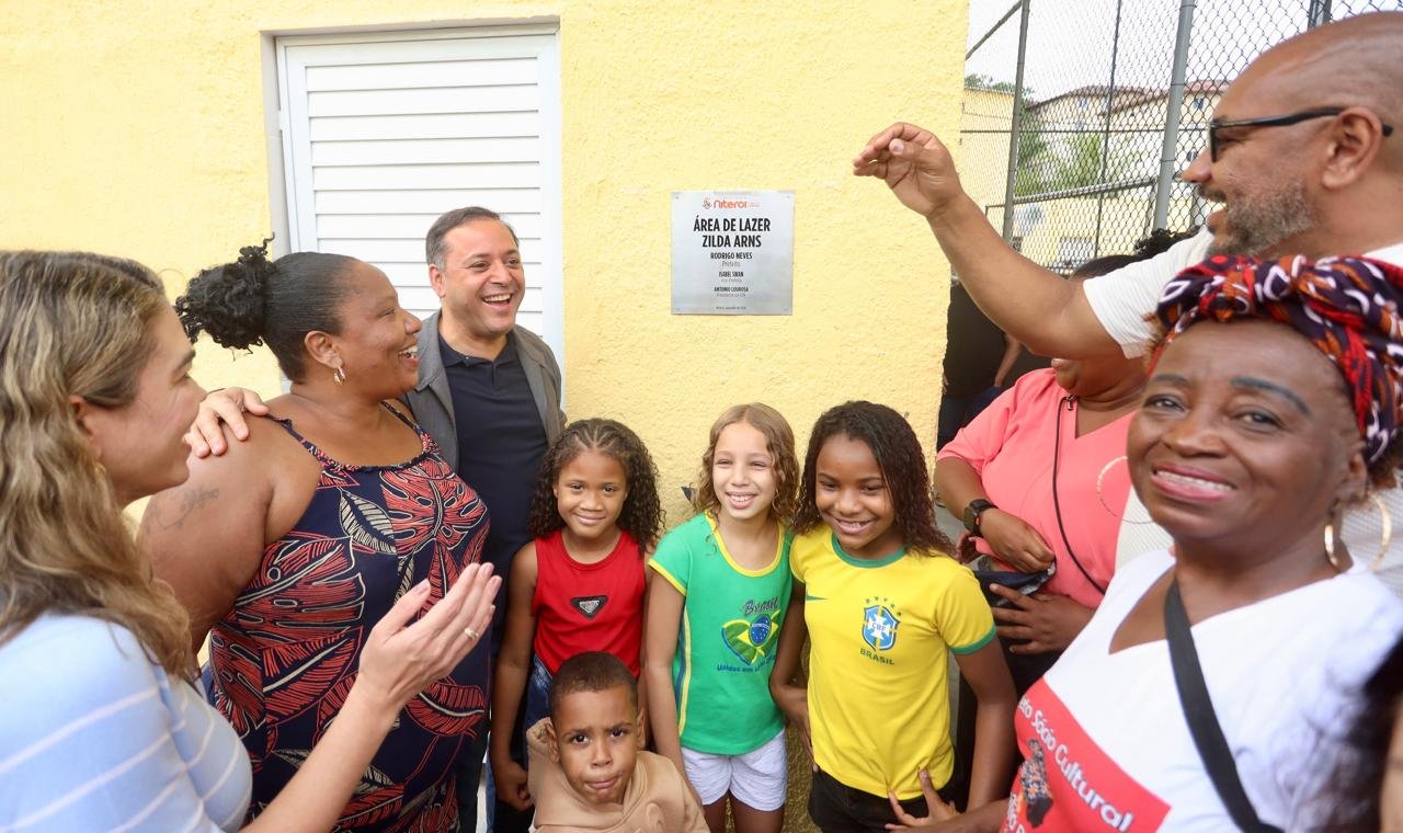 Niterói entrega áreas de lazer reformadas no Condomínio Zilda Arns, no Fonseca