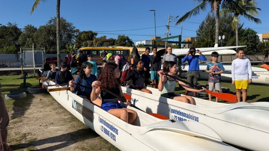 Alunos de Araruama disputam 1ª Copa de Canoa Havaiana na Praia do Centro