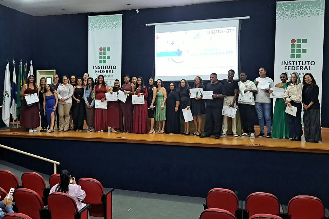 Campos forma 52 alunos da EJA em cursos de qualificação profissional no IFF