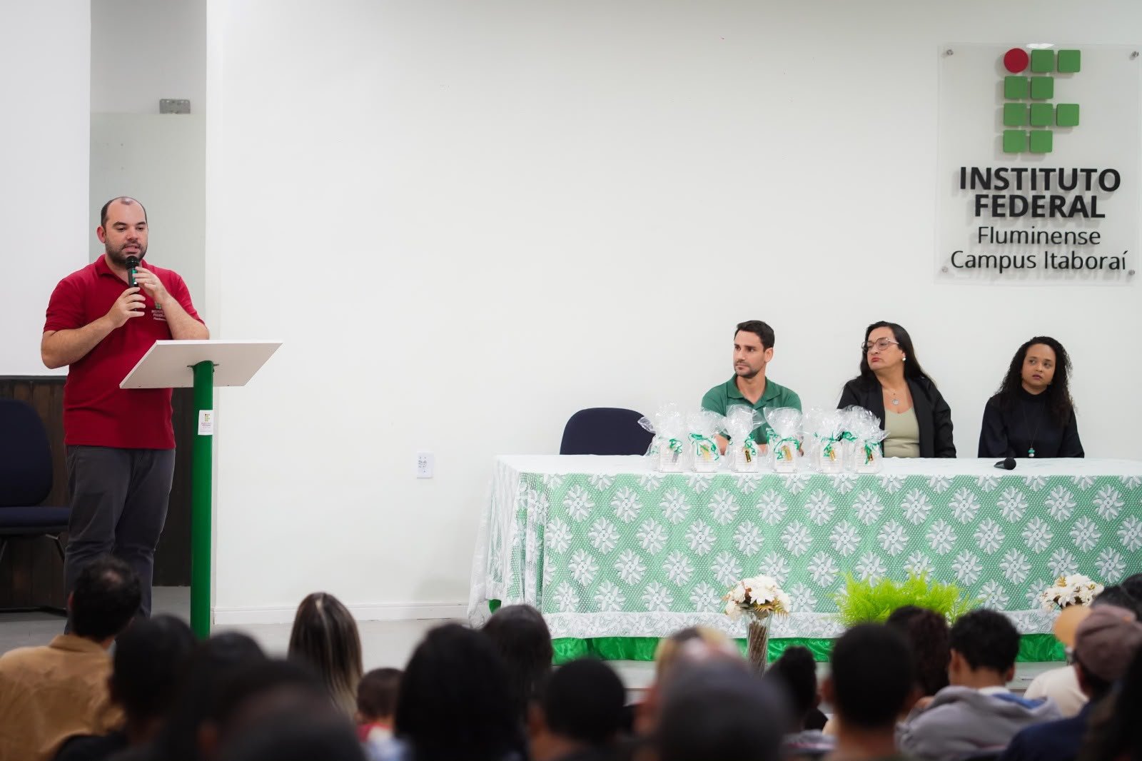 Alunos da EJA de Itaboraí concluem cursos de qualificação profissional no IFF