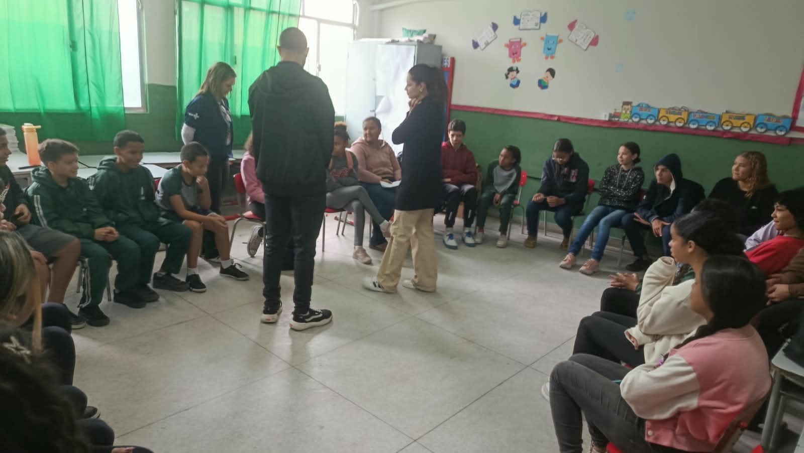 Itatiaia orienta estudantes e profissionais de escolas sobre cuidado em saúde mental