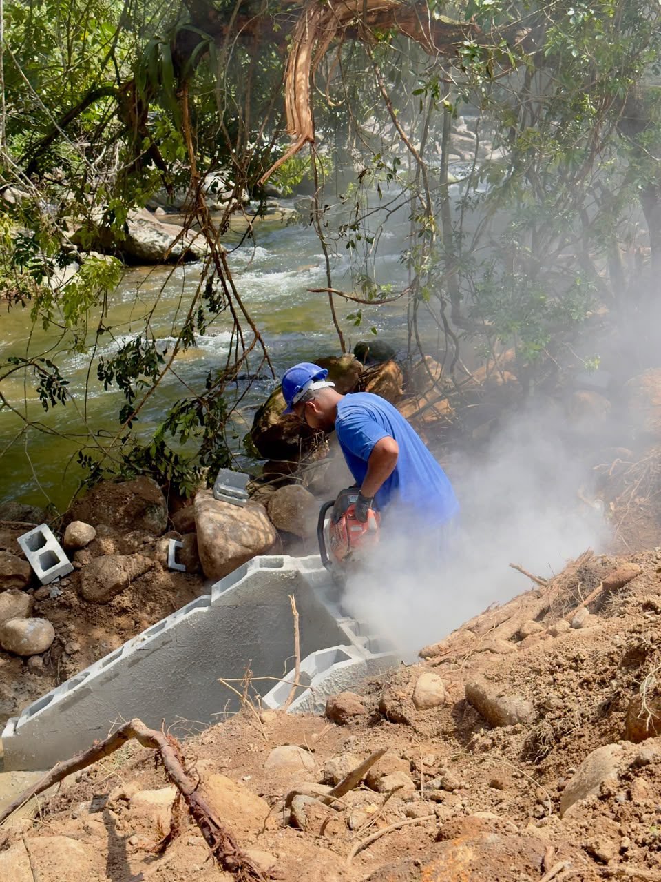 Estrada das Cachoeiras recebe obra de drenagem em Mangaratiba