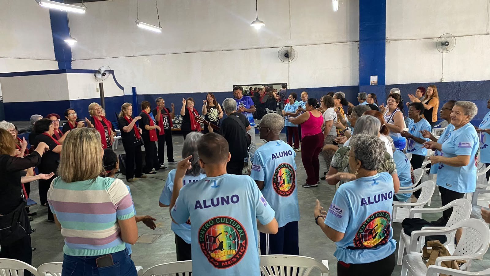 Semana do Idoso reúne mais de 200 alunos em atividades de convivência em Valença