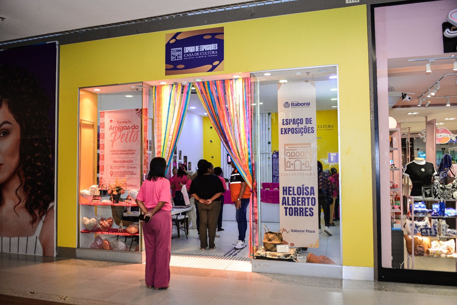 Itaboraí tem exposição das Amigas do Peito aberta durante outubro no Plaza Shopping