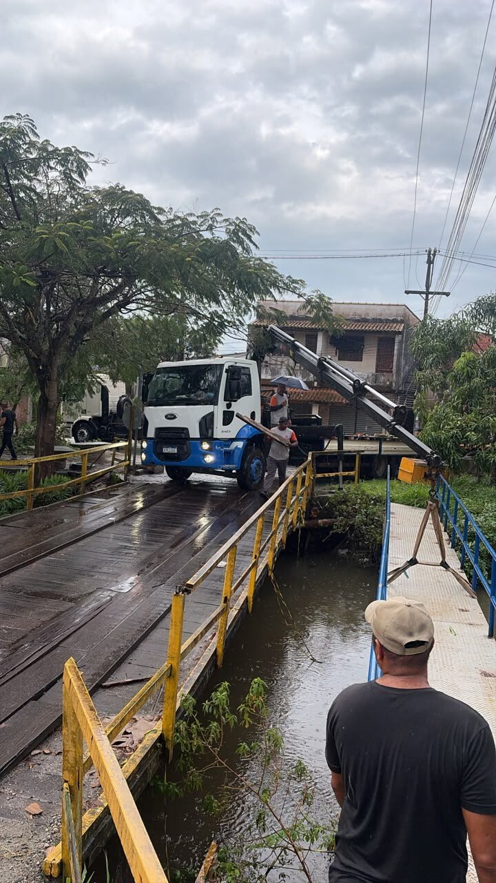 Ponte de acesso ao Paratis começa a ser reformada em Casimiro de Abreu