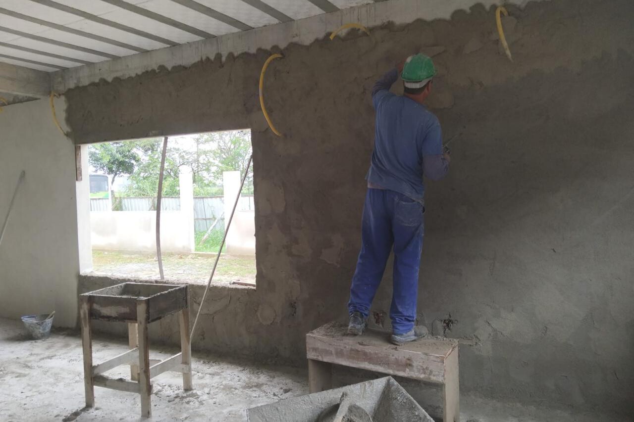 Obra do SAMU em Campos avança para acabamento dos ambientes internos