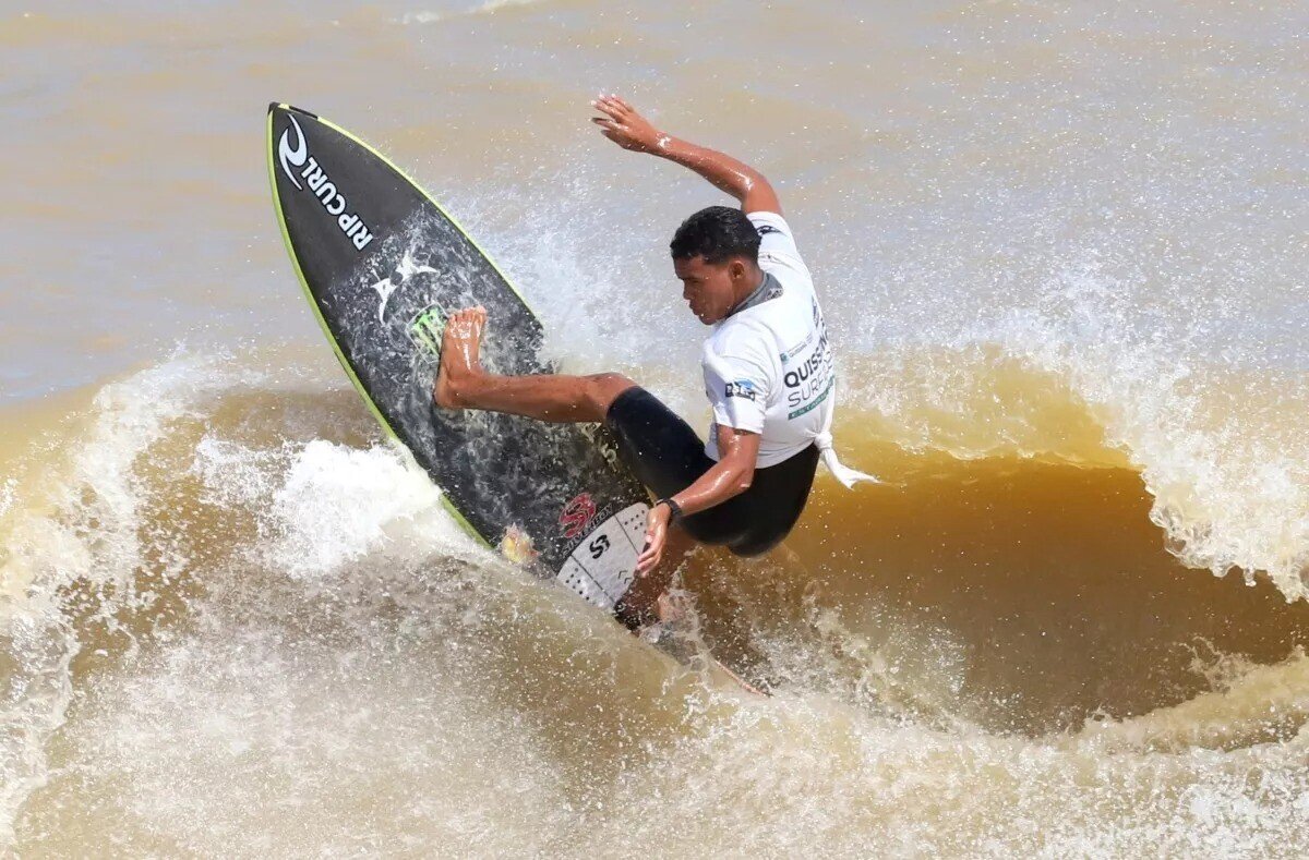 Quissamã recebe estaduais de surf e disputa local gratuita em Barra do Furado