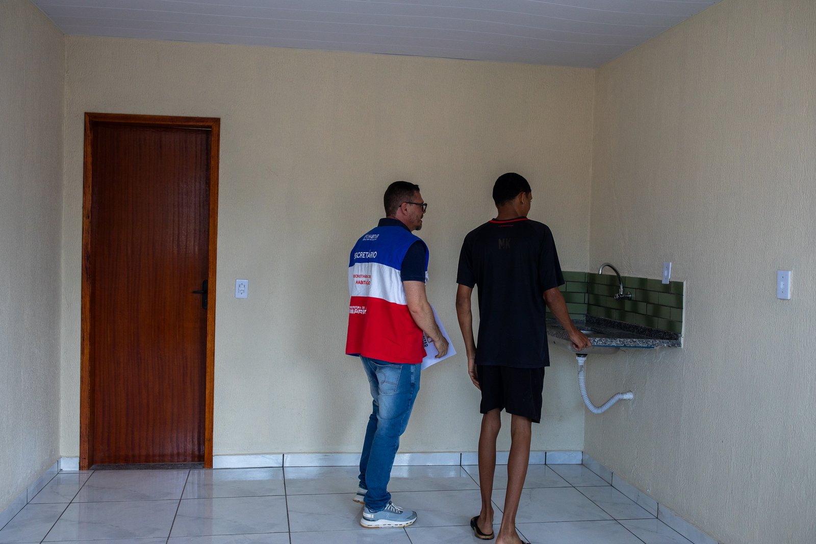 Maricá entrega três casas reformadas a famílias de Mumbuca