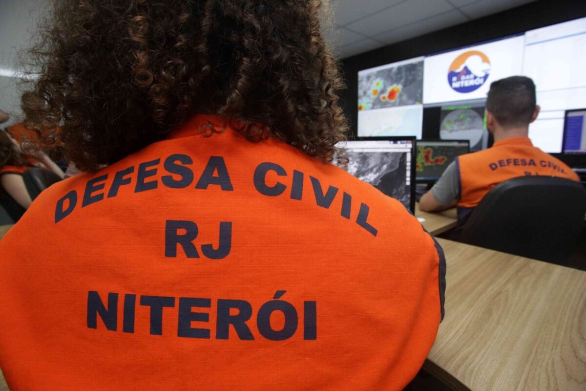 Niterói mantém estágio de atenção após chuvas e informa canais de emergência