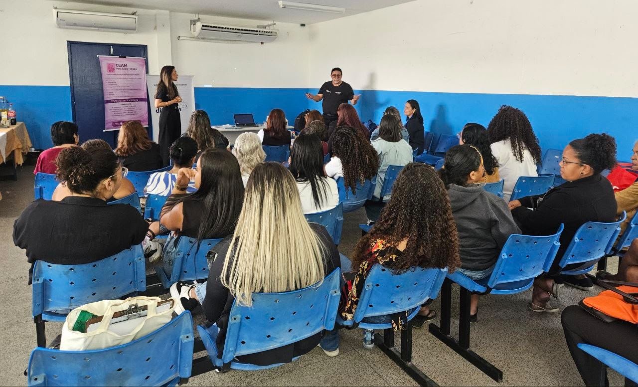 Profissionais da assistência social de Duque de Caxias recebem orientações de Libras