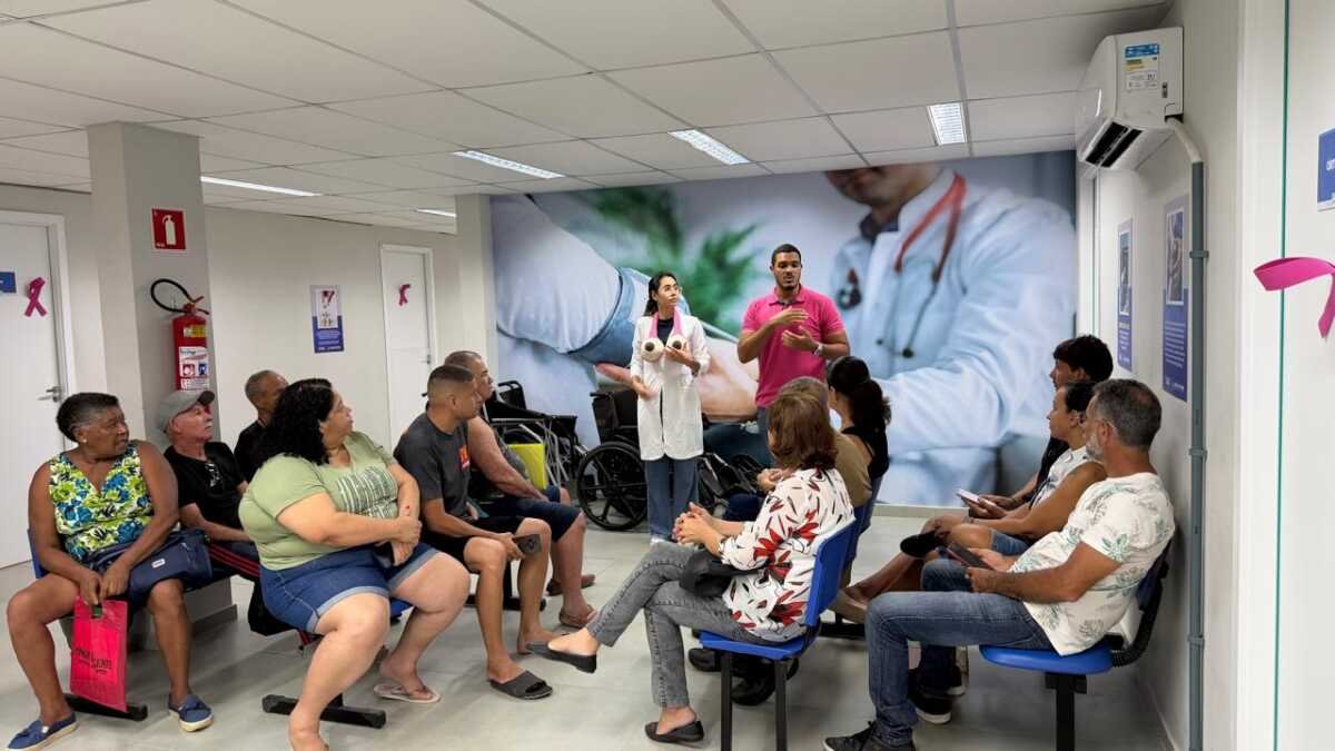 São Pedro da Aldeia orienta mulheres sobre prevenção do câncer de mama na Policlínica