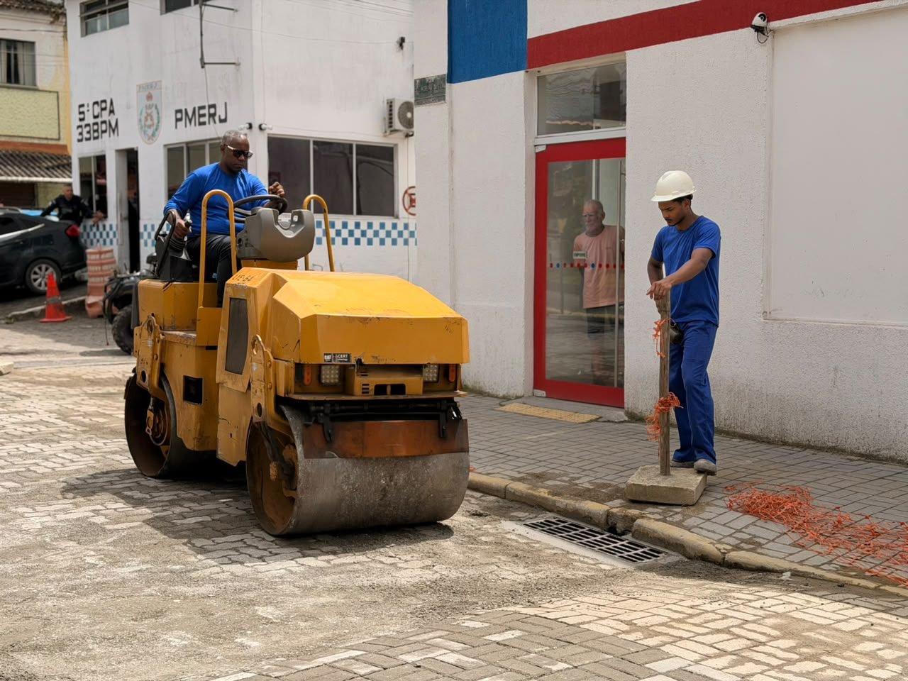 Mangaratiba tem obras em complexo esportivo, drenagem e pavimentação em três localidades