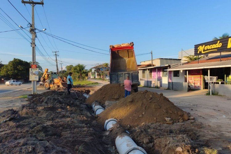 Araruama instala manilhas para reduzir alagamentos na Estrada de Morro Grande