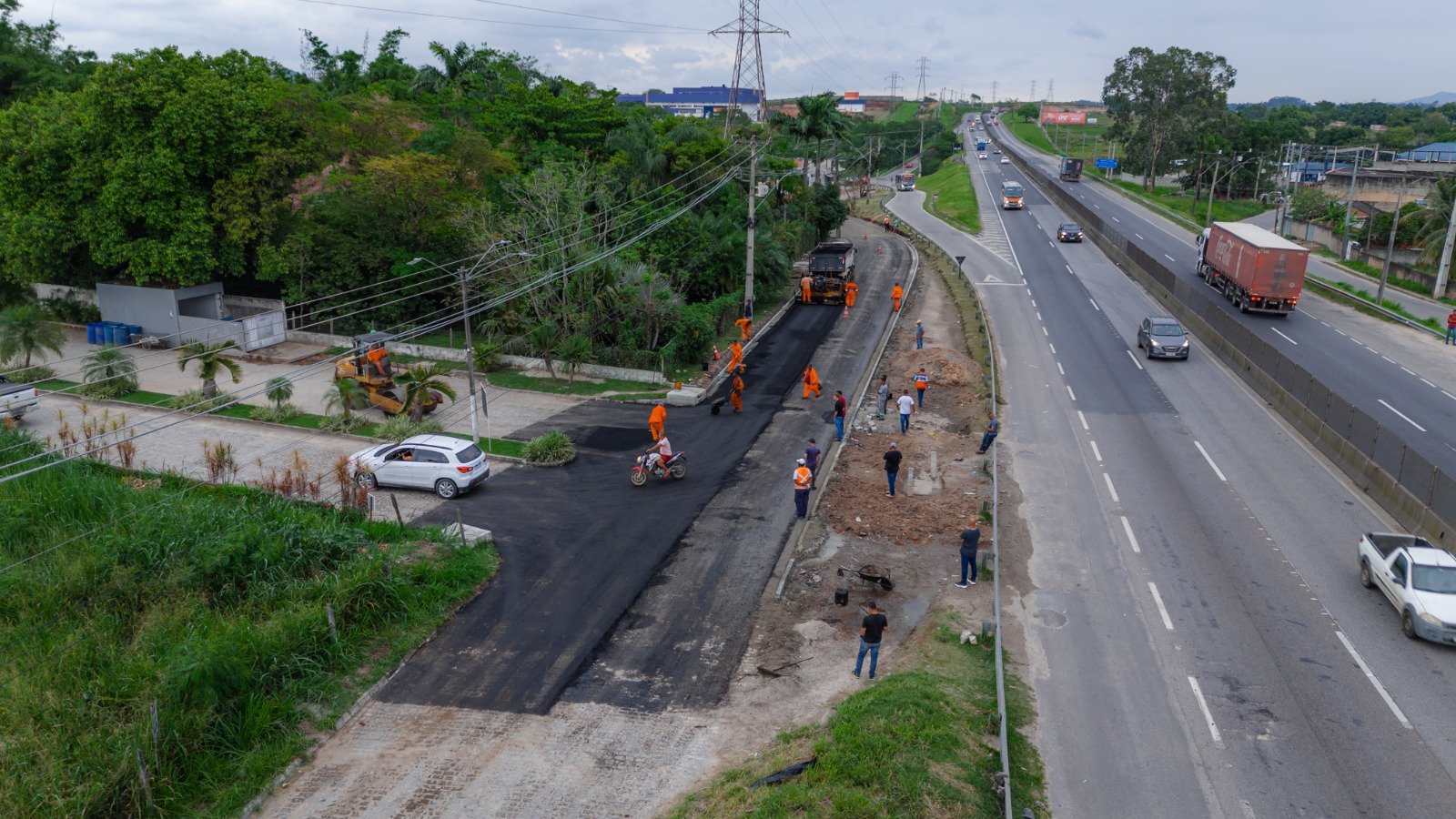 Itaboraí inicia pavimentação de 450 metros da Rua São Francisco, em Caluge